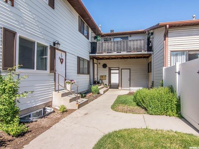 5235 Glendon St - Photo 1