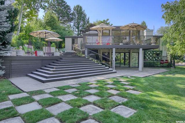 597 Crestwood Dr - Photo 1
