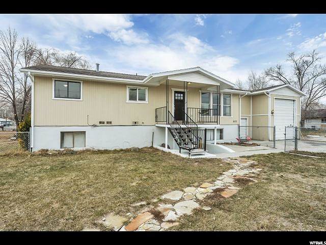 2672 Lester St - Photo 1
