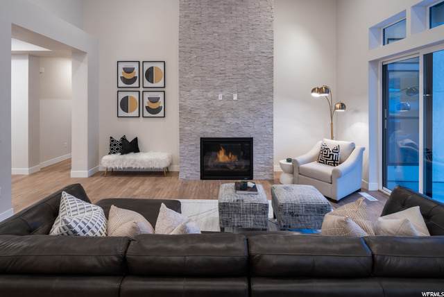 1828 Oakridge Dr - Photo 1