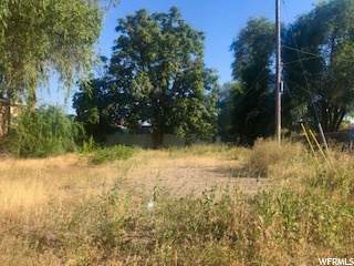 227 32ND St - Photo 1