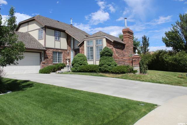 884 Oakwood Cir - Photo 1
