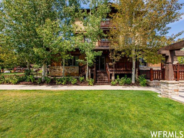 2001 Park Ave - Photo 1