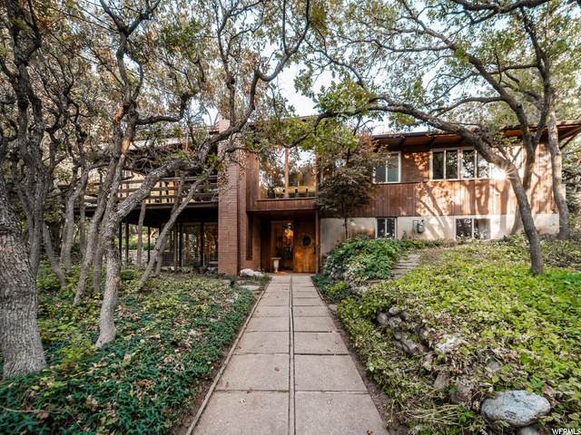 1497 Oakridge Dr - Photo 1