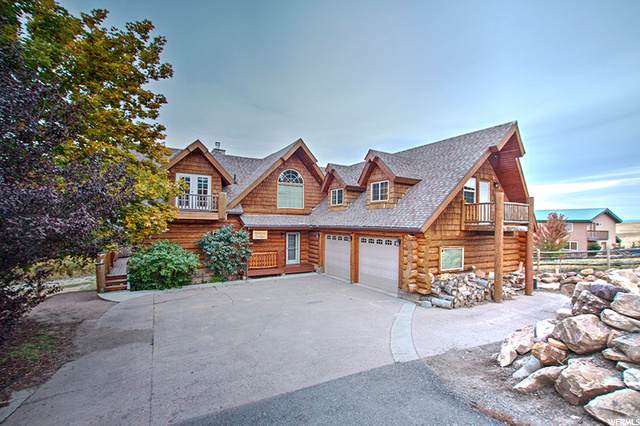744 Spruce Dr - Photo 1