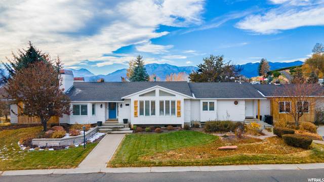 1075 Valley Dr - Photo 1