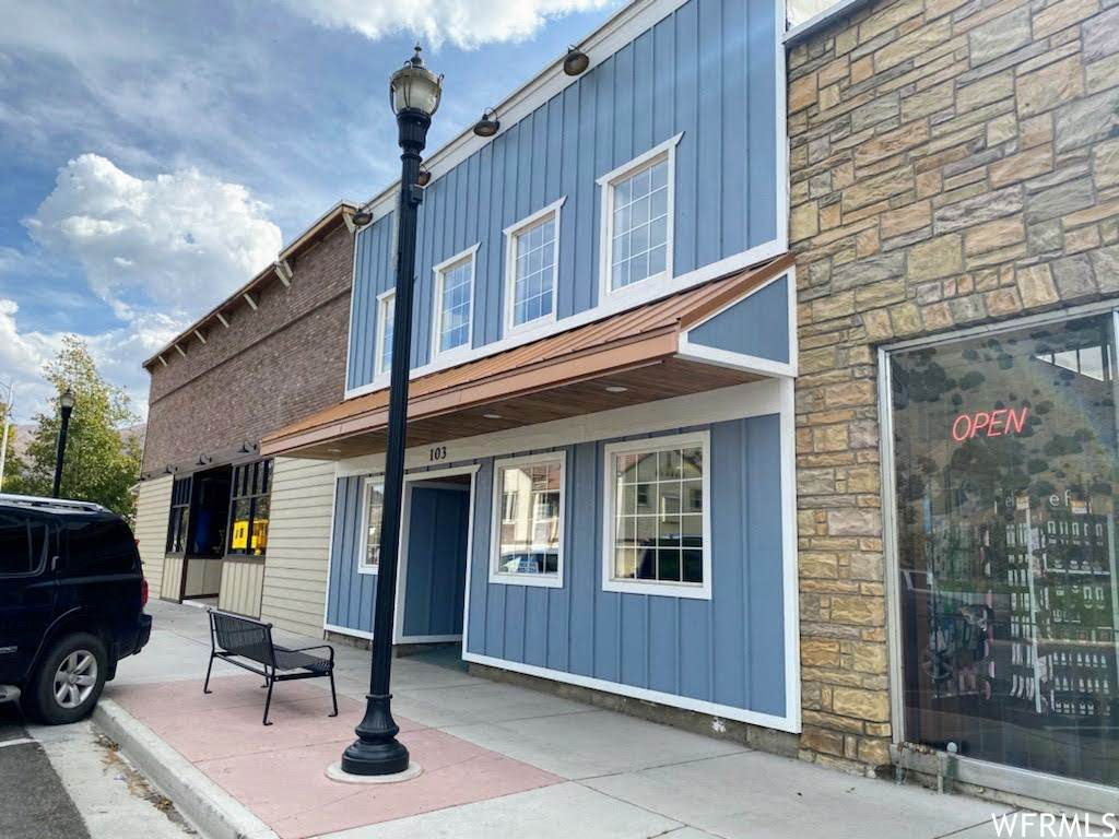 103 Commercial St - Photo 1