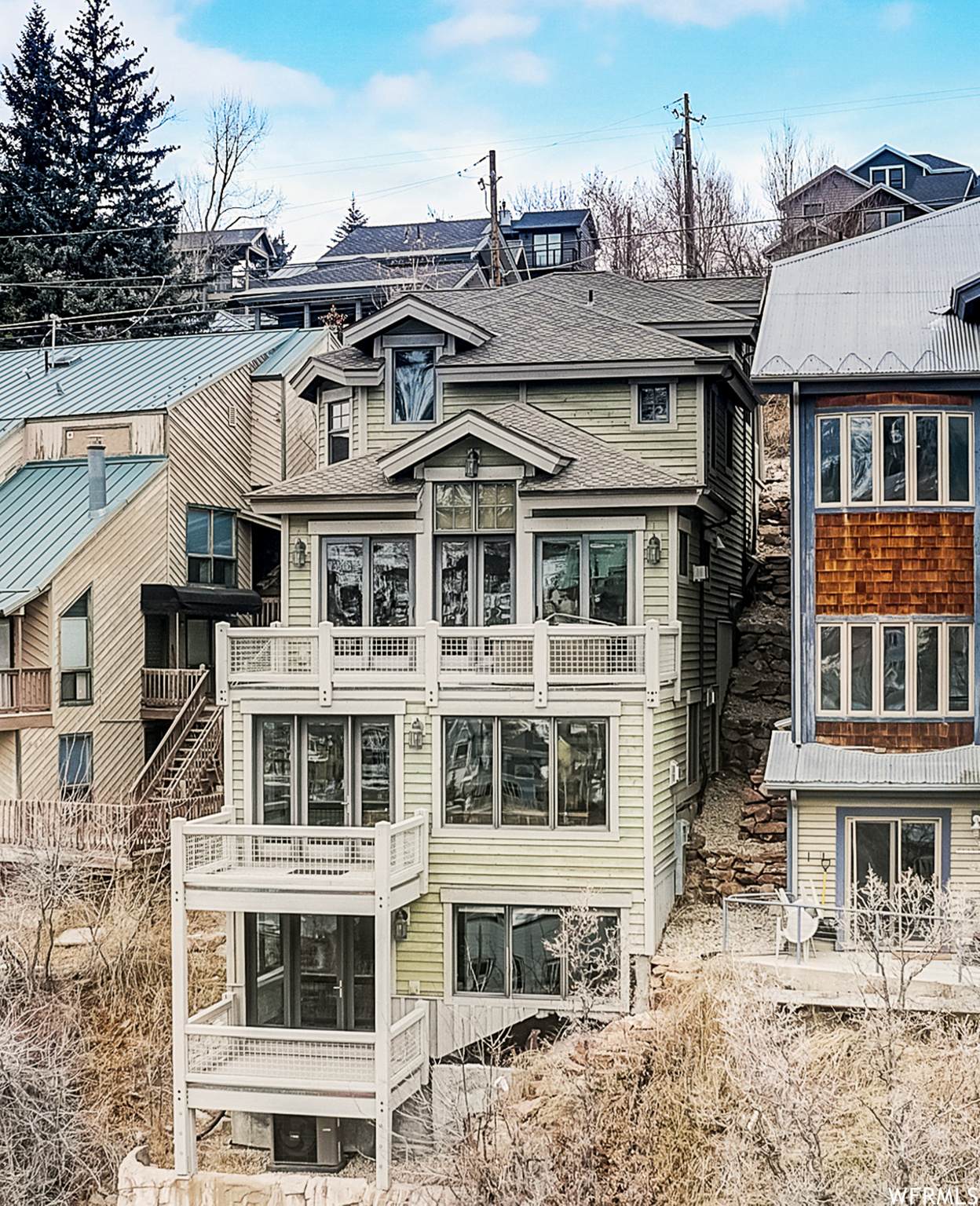 275 Ontario Ave - Photo 1