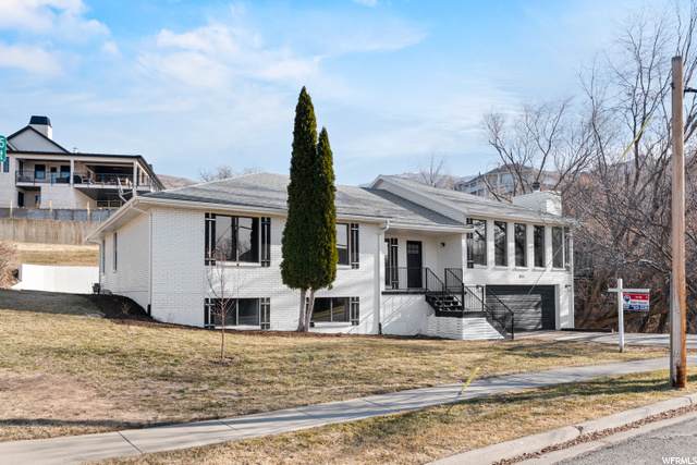 851 Lakeview Dr - Photo 1