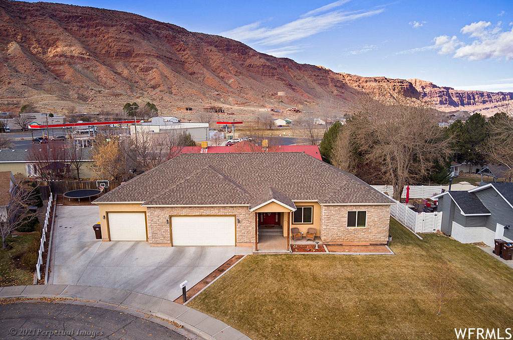958 Rowena Ct - Photo 1