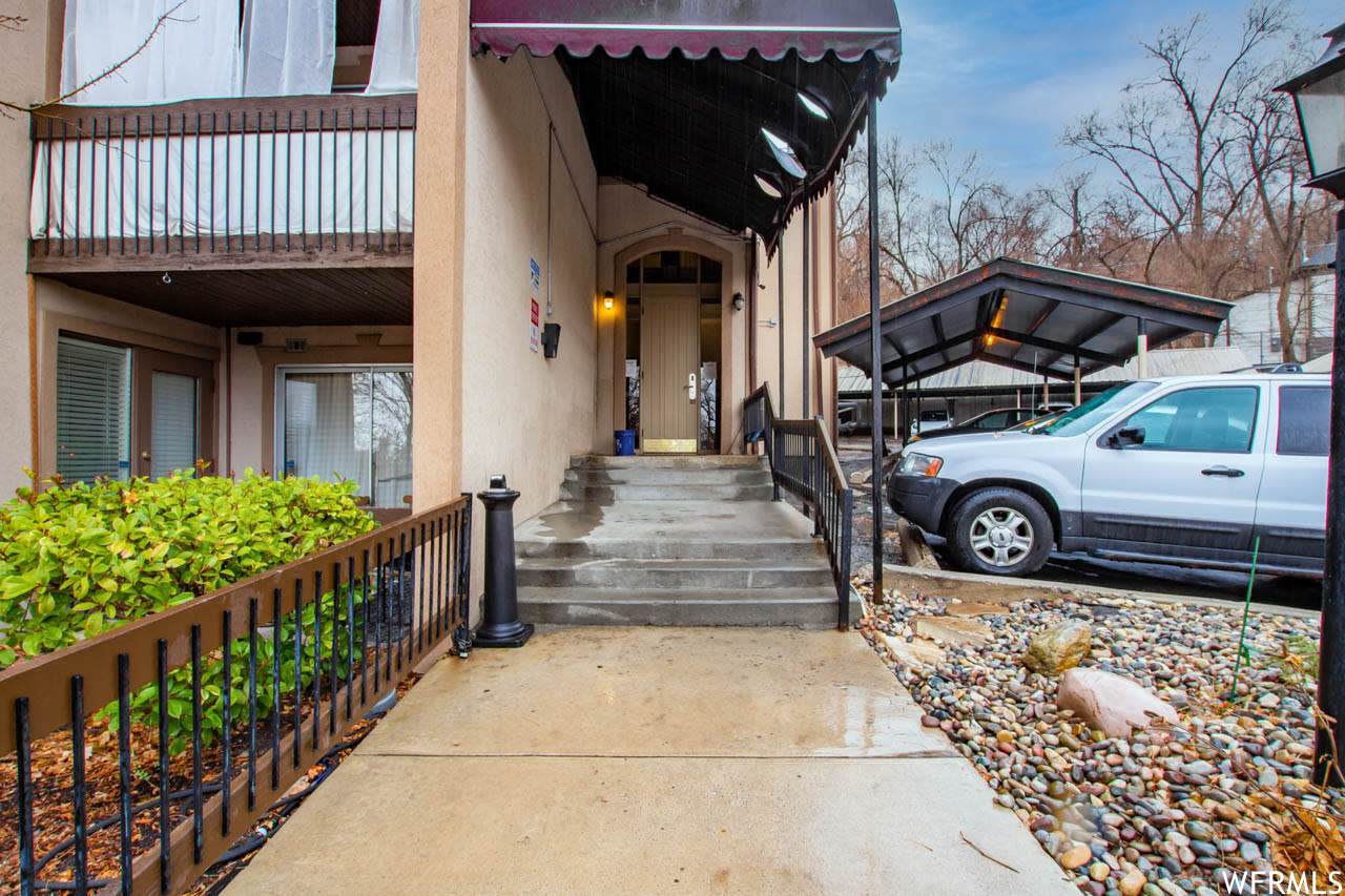 424 Center St - Photo 1
