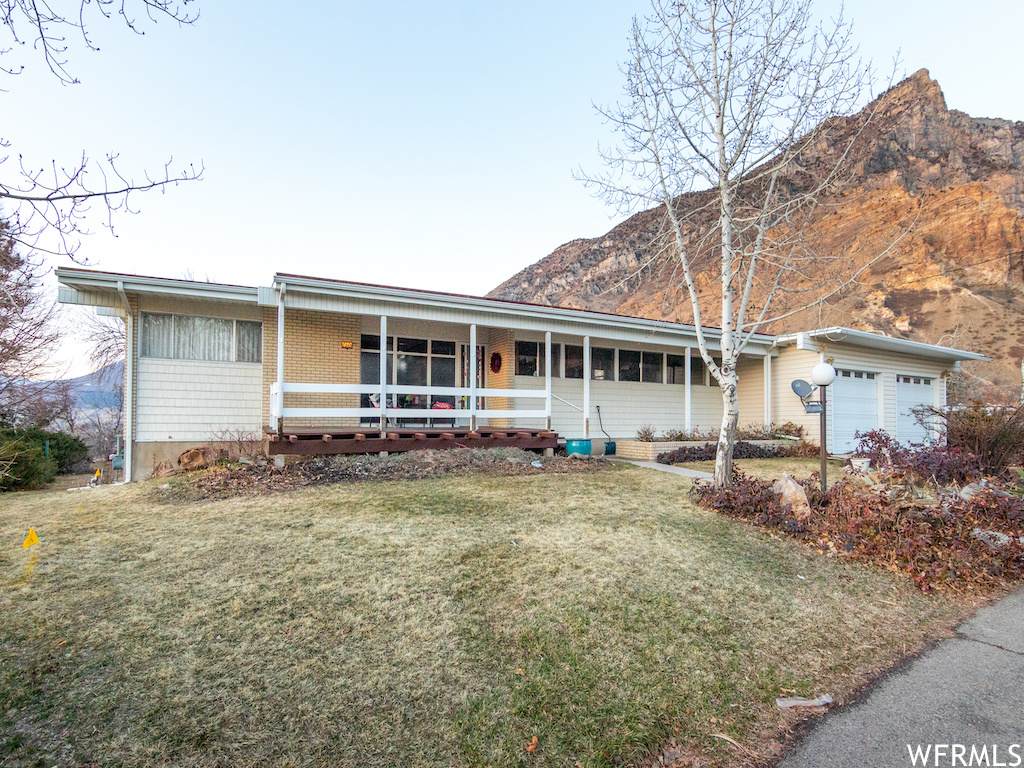 1345 Oakcrest Ln - Photo 1