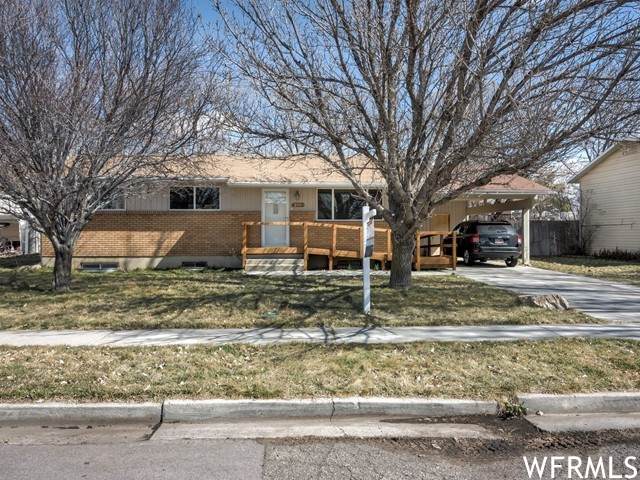 275 Chadwick Cir - Photo 1