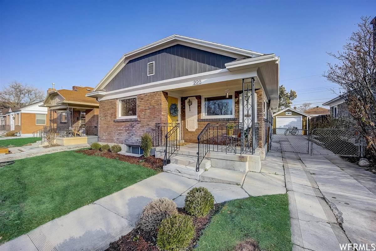 223 Ramona Ave - Photo 1