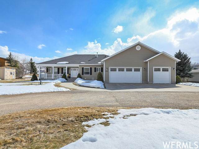 2414 Crestview Dr - Photo 1