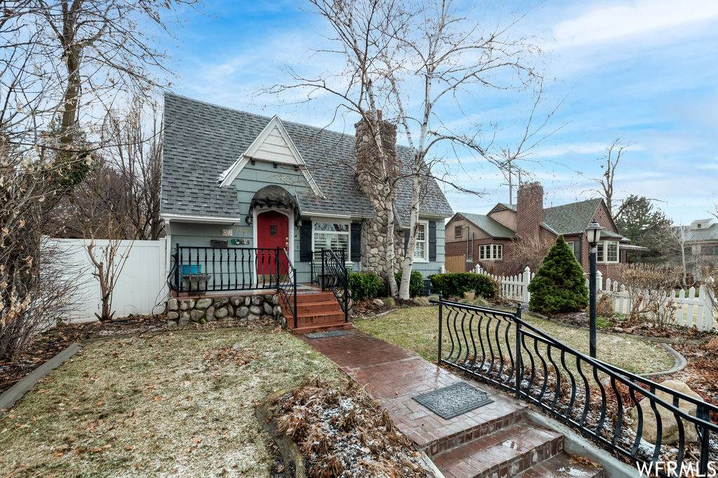 1162 Warnock Ave - Photo 1