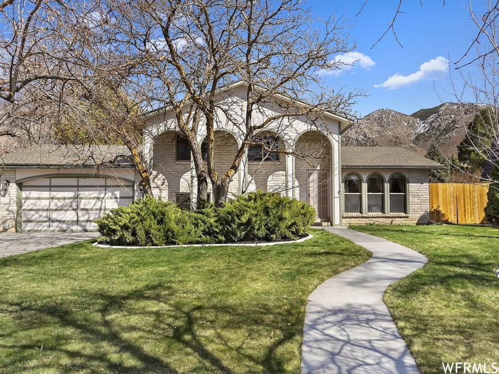 1576 Custer Ave - Photo 1