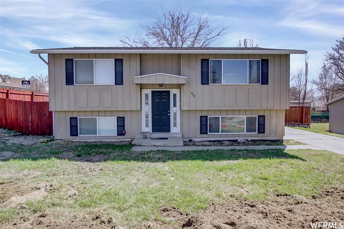 690 Aloha Ln - Photo 1
