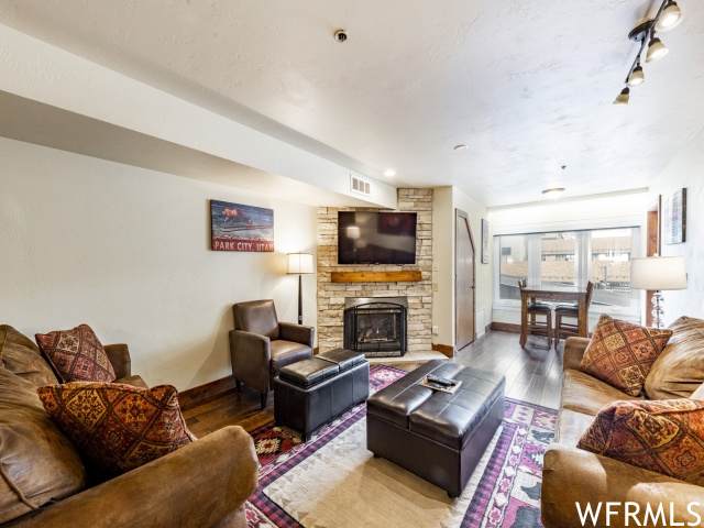 1415 Lowell Ave - Photo 1
