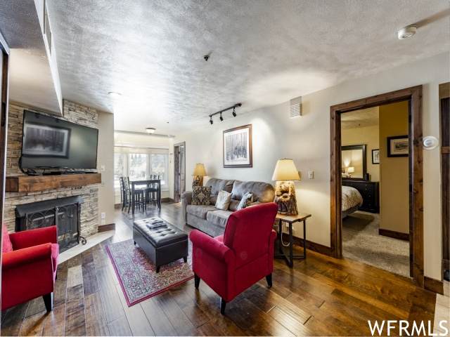 1415 Lowell Ave - Photo 1
