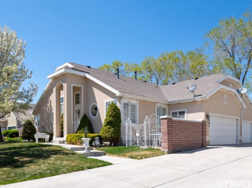 382 Marina Cir - Photo 1