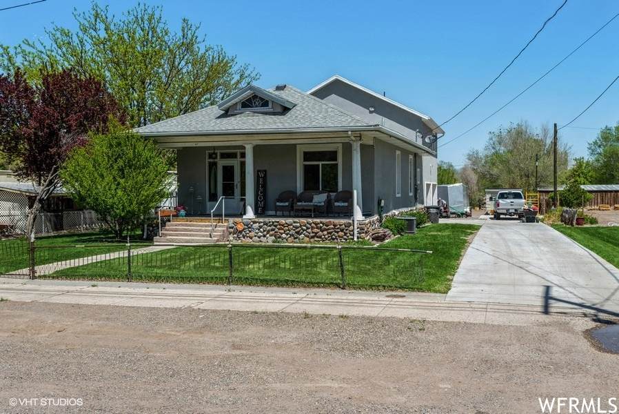 35 Center St - Photo 1