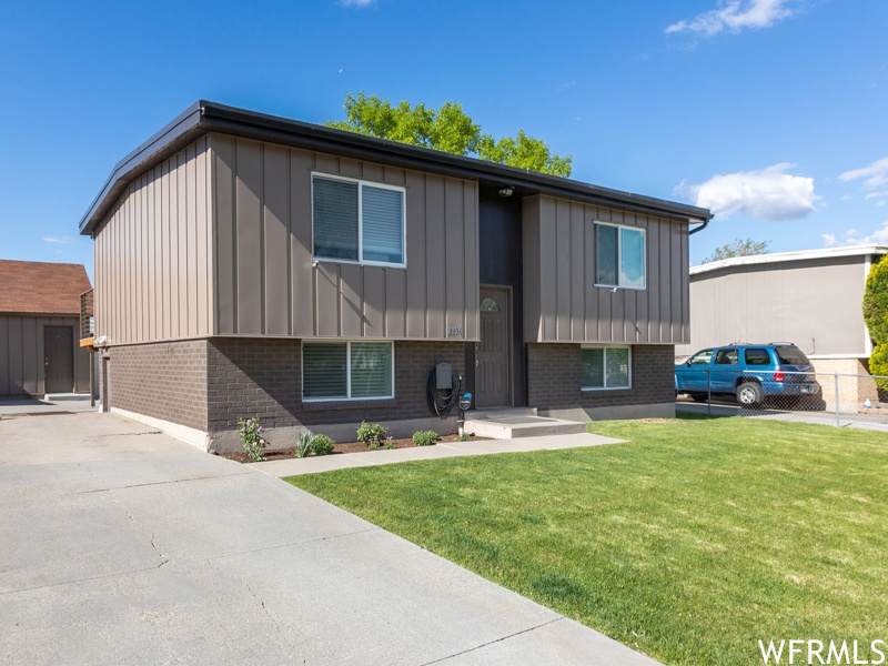 3296 Blueridge Dr - Photo 1