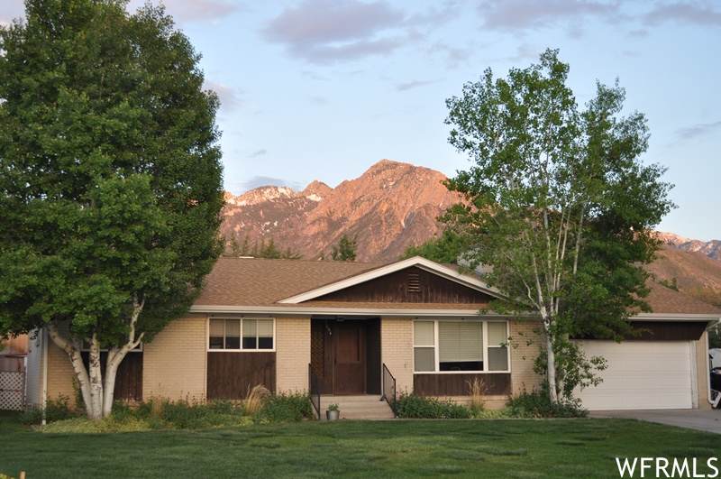 2064 Greenbriar Cir - Photo 1