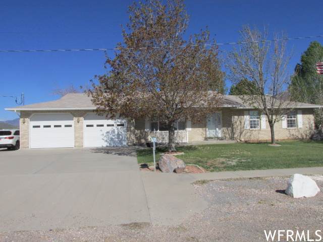 400 Center St - Photo 1