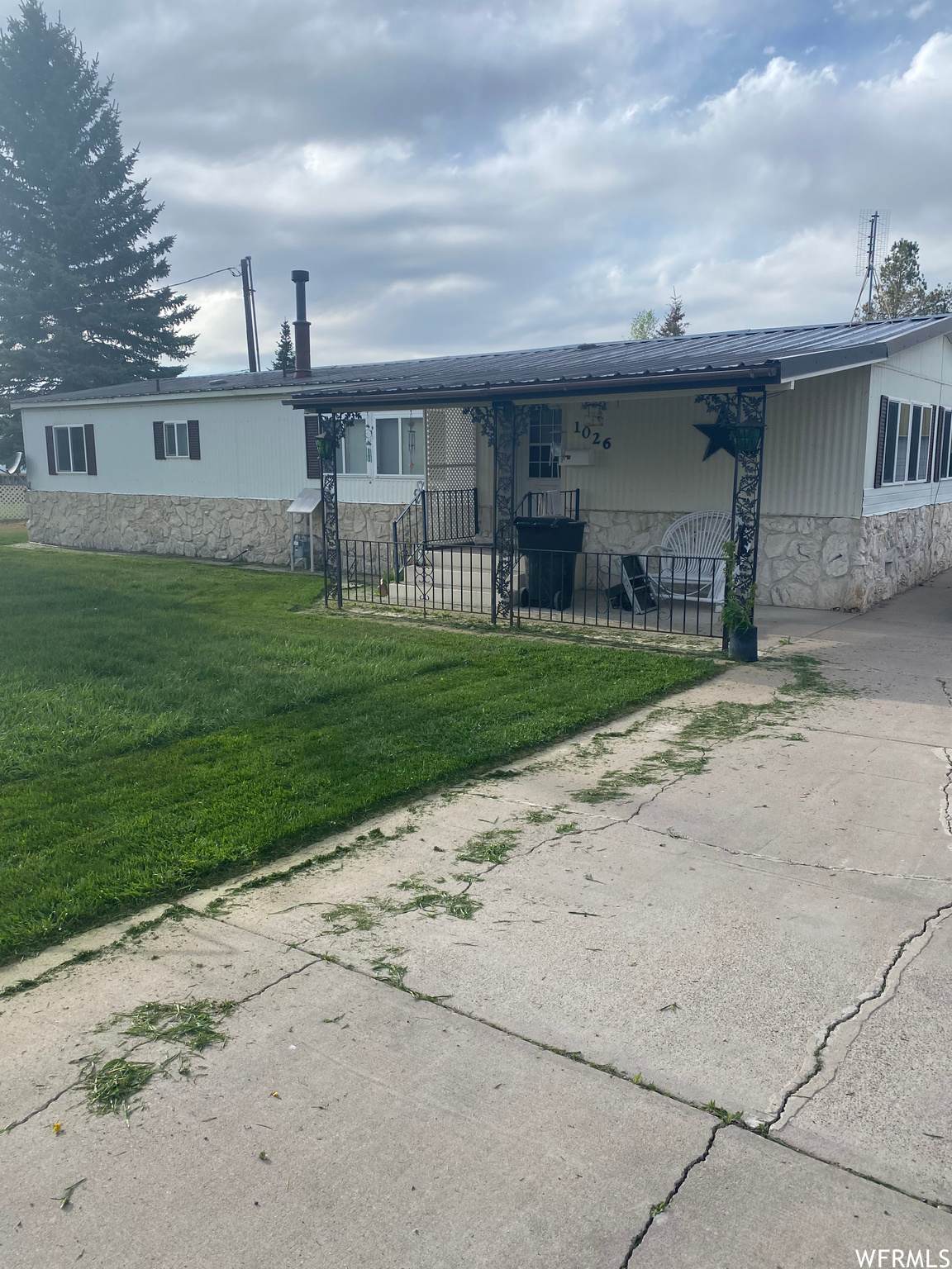 1025 Ethel Ave - Photo 1