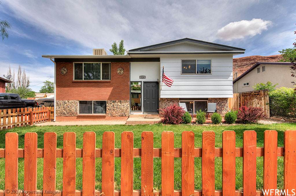 524 Westwood Ave - Photo 1