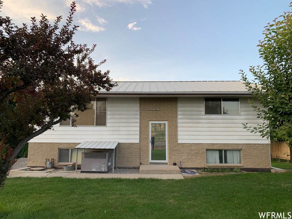 1290 Haycock Ln - Photo 1