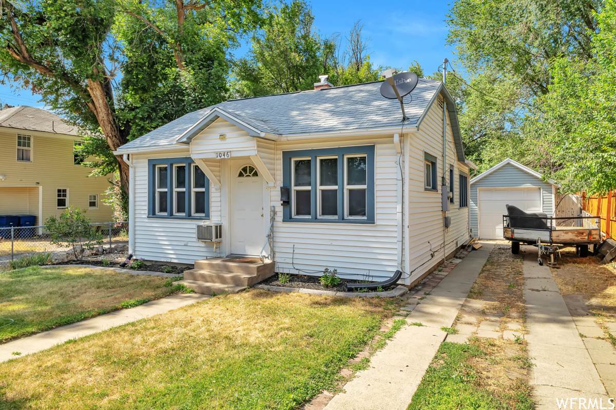 1046 Capitol St - Photo 1