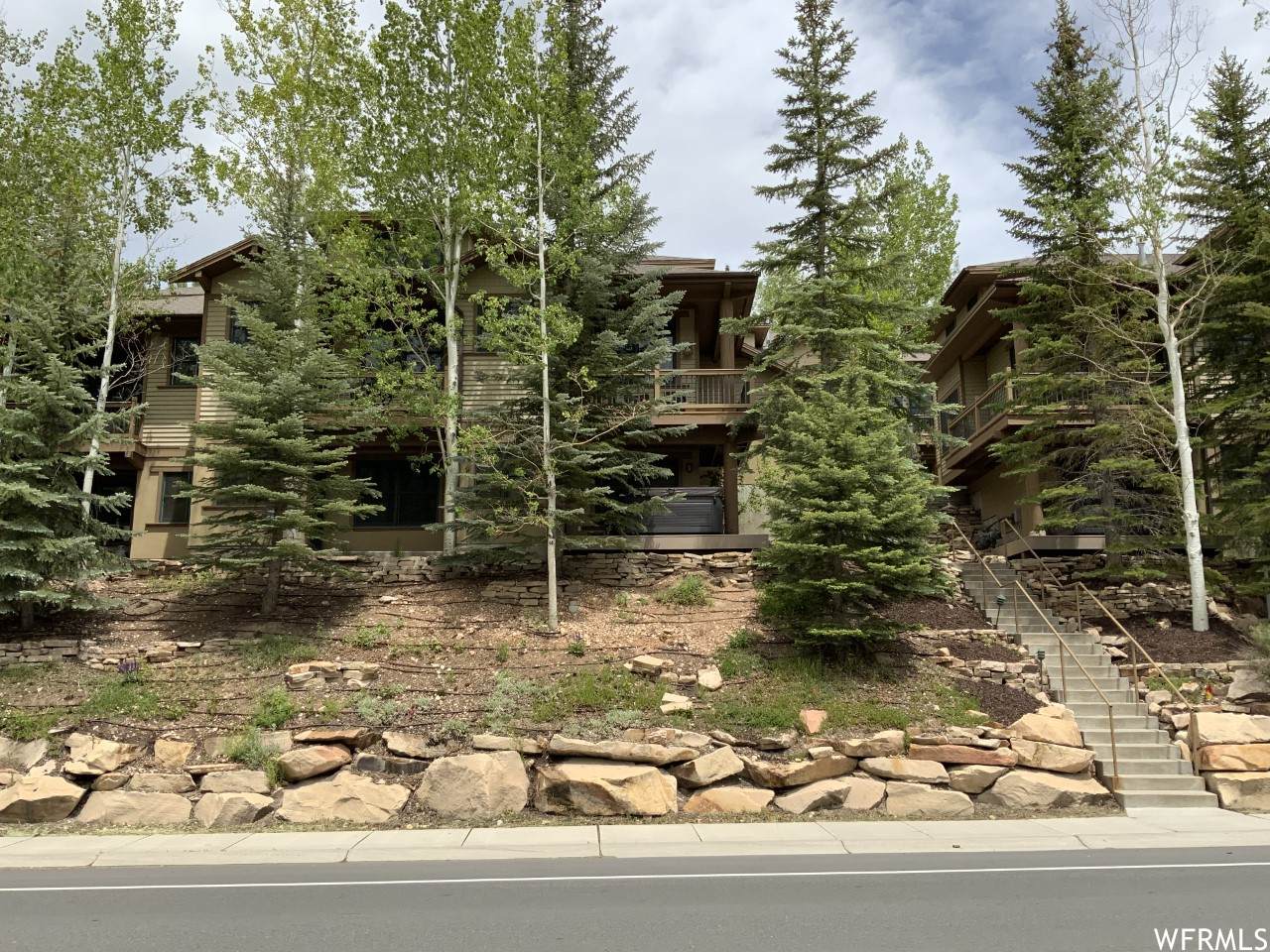 675 Deer Valley Dr - Photo 1