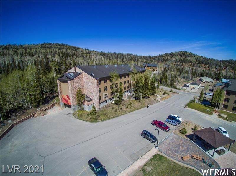 233 Hunter Dr - Photo 1