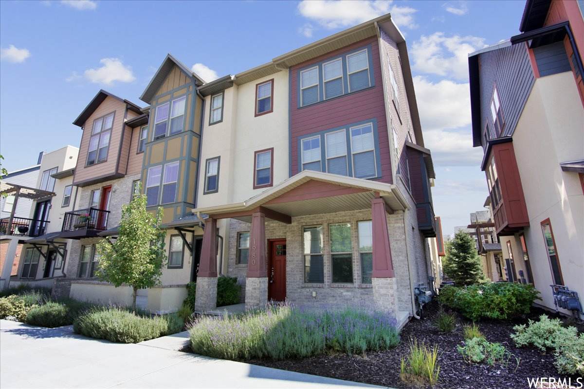 1980 Grant Ave - Photo 1