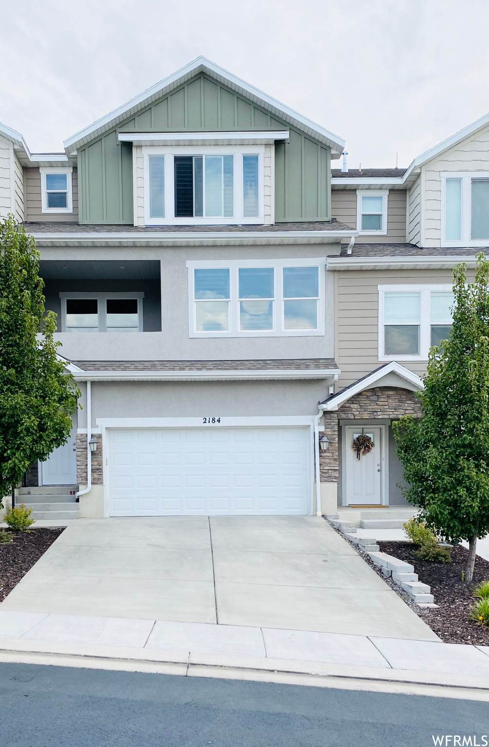 2184 Crestview Dr - Photo 1