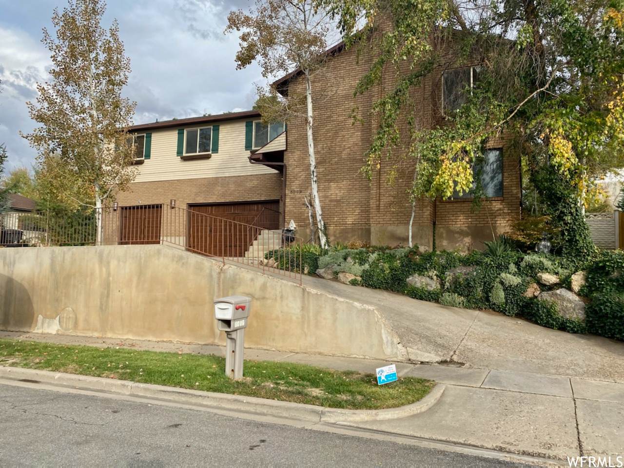 3009 Windsor Ln - Photo 1