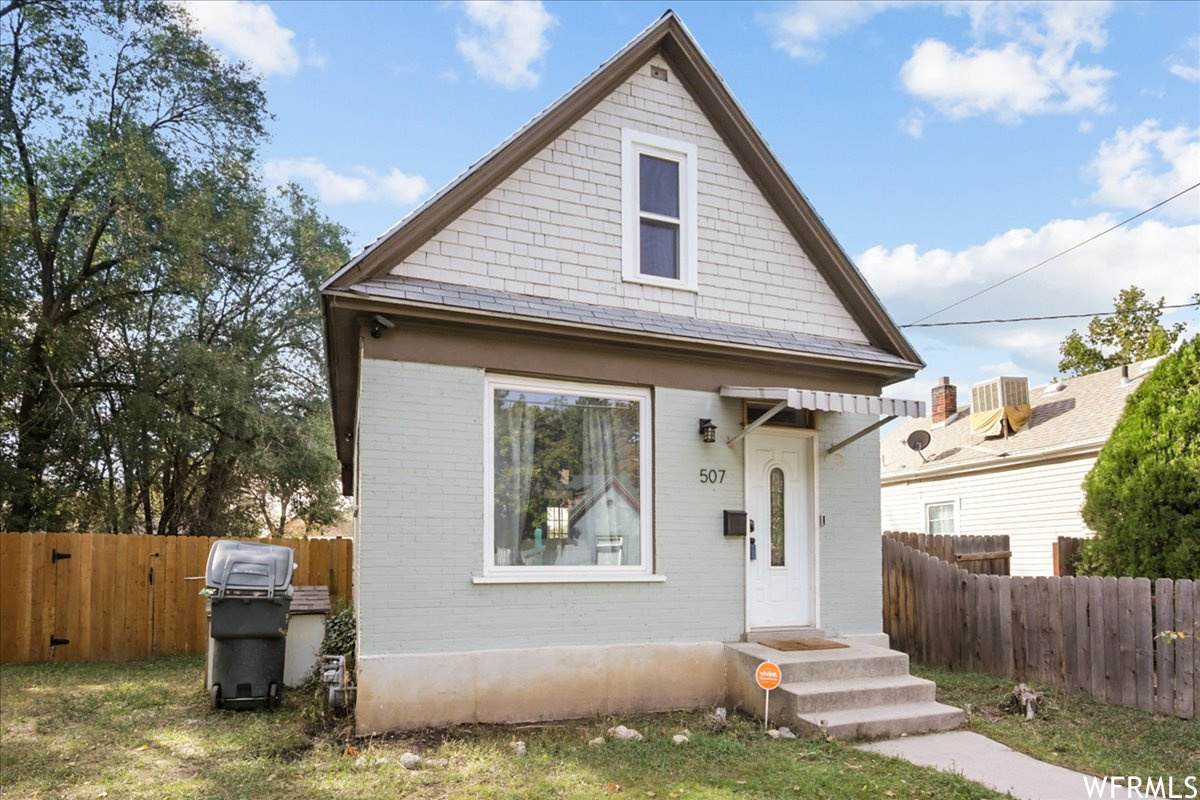 507 Douglas St - Photo 1