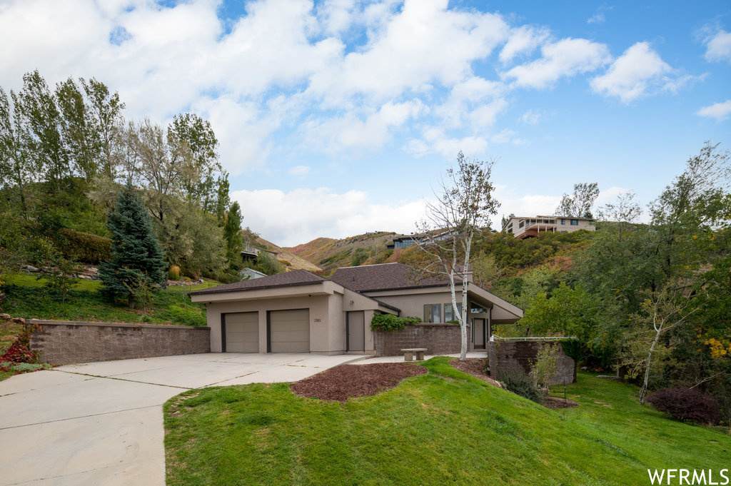 2365 Scenic Dr - Photo 1