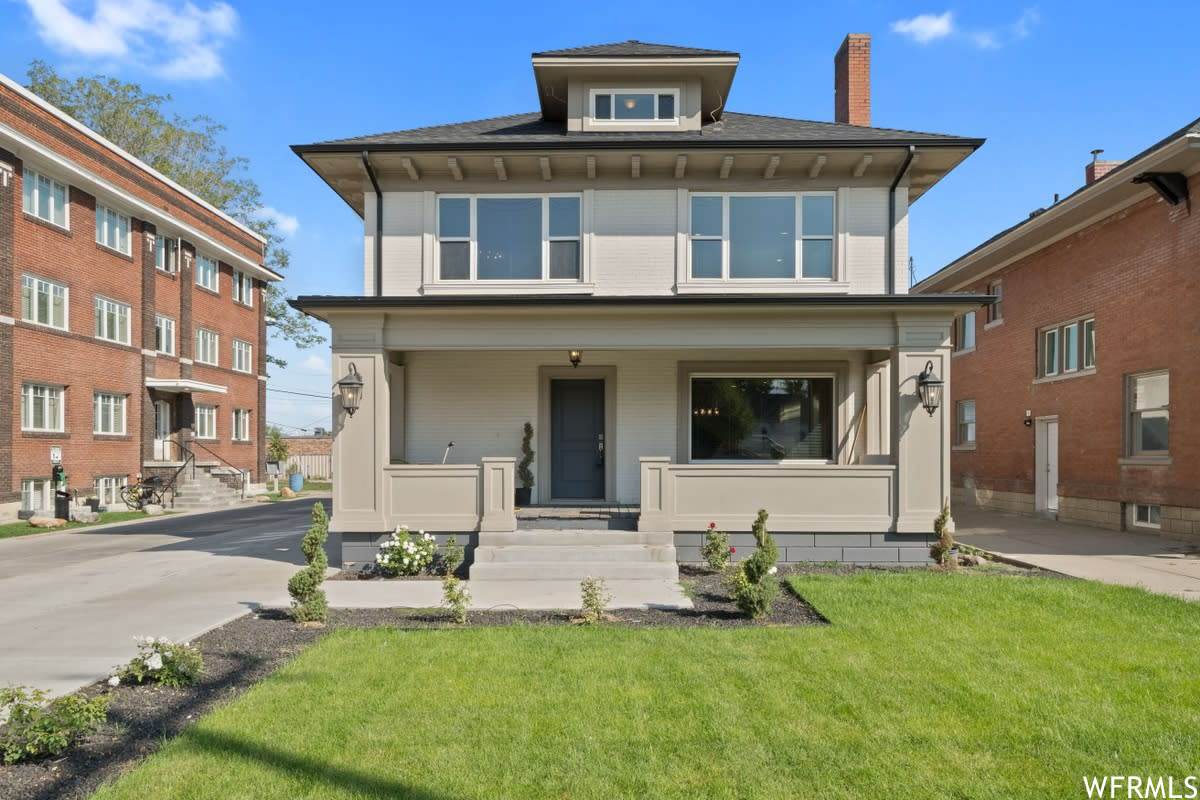 826 25TH St - Photo 1