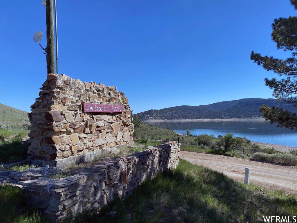 283 Parkview Ln - Photo 1