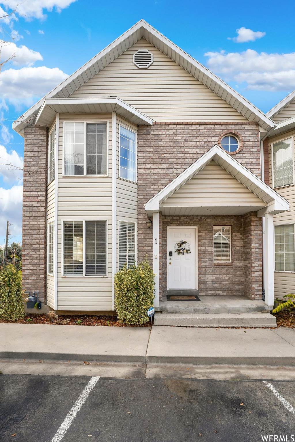 2058 California Ave - Photo 1