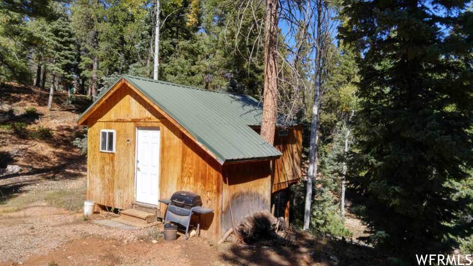 135 Lupin Ln - Photo 1