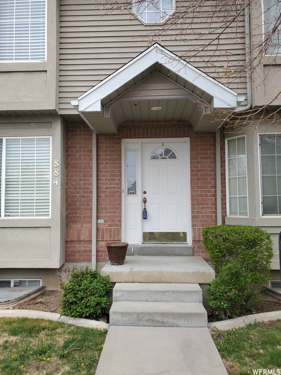 884 Main St - Photo 1