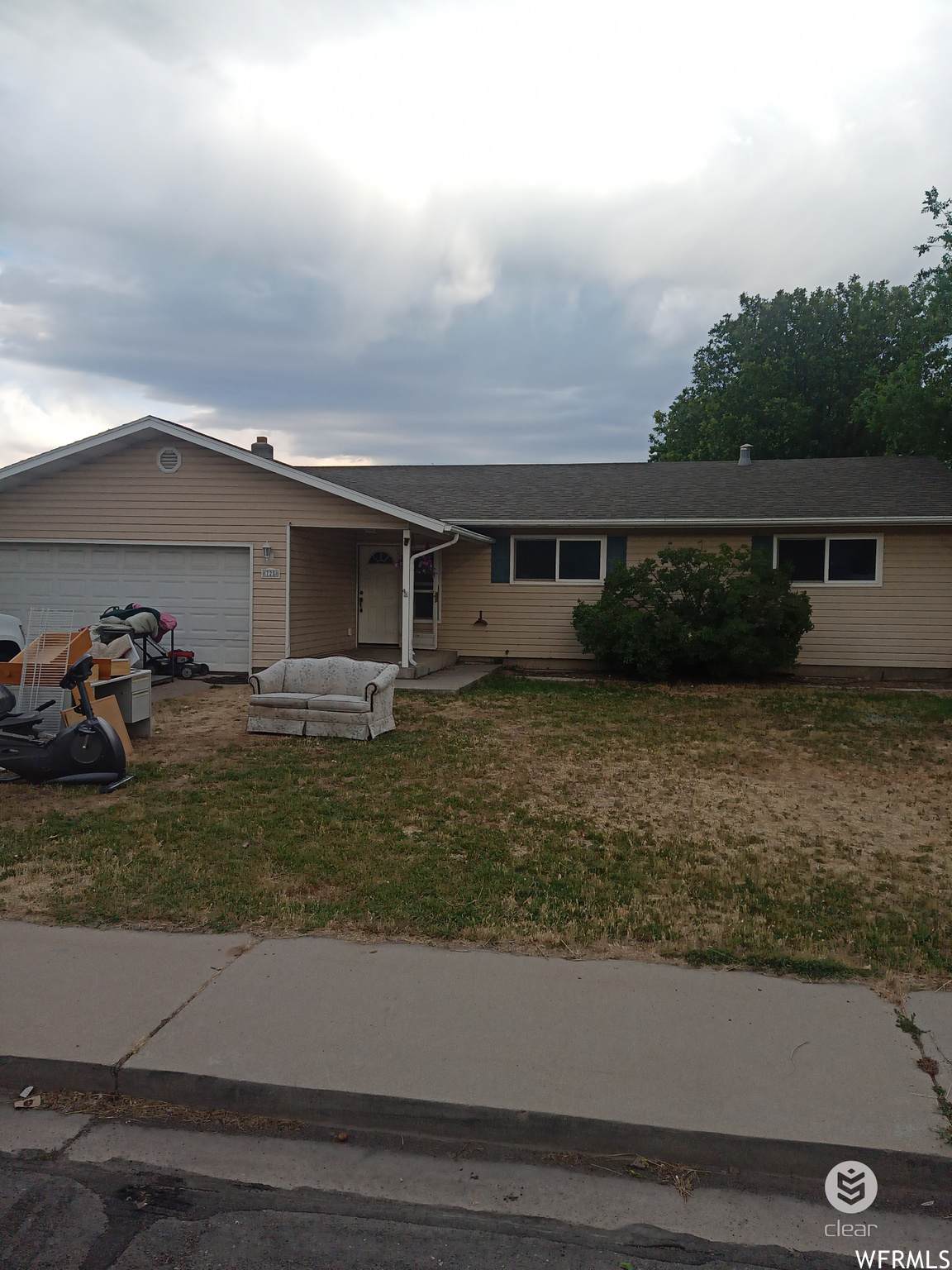 725 385 - Photo 1
