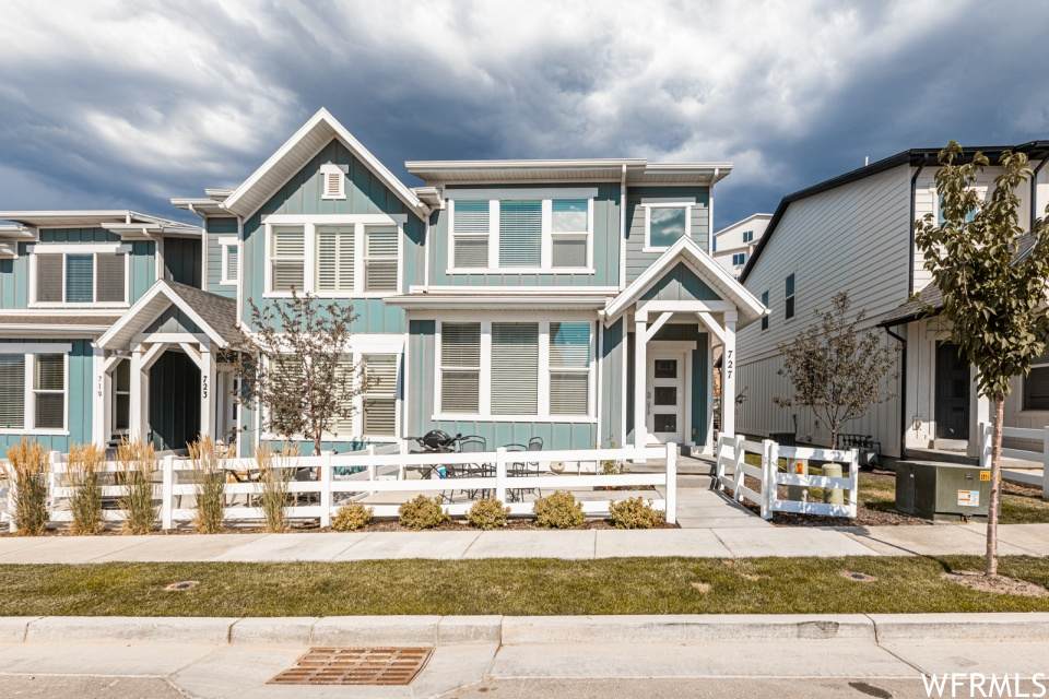 727 Miller Ave - Photo 1