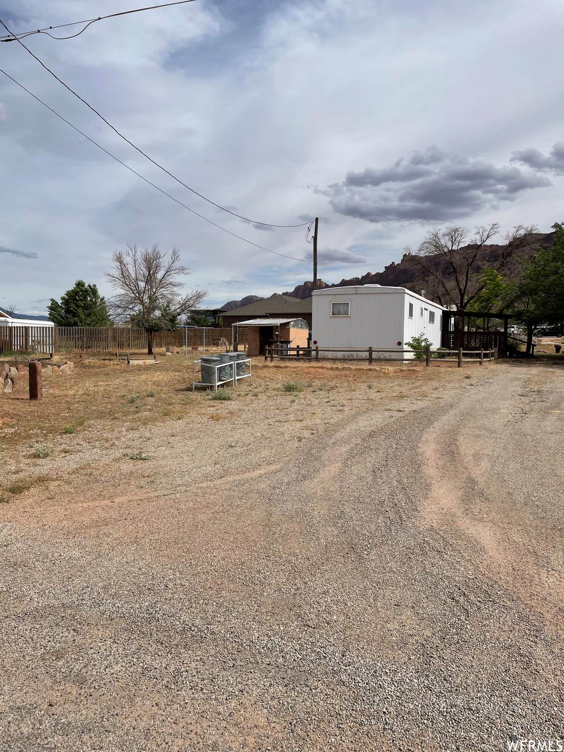 2000 Starbuck Ln - Photo 1