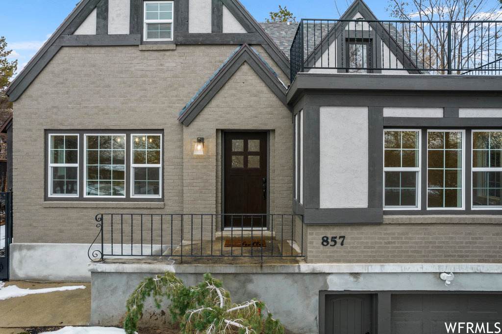 857 Connor St - Photo 1