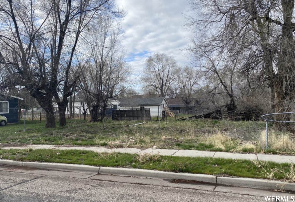 572 Lake St - Photo 1